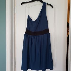 Dress one shoulder